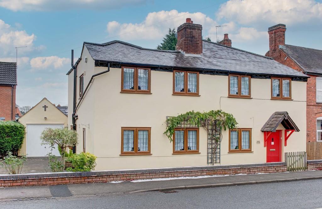 Stourbridge Road, Catshill... 4 bed detached house £450,000