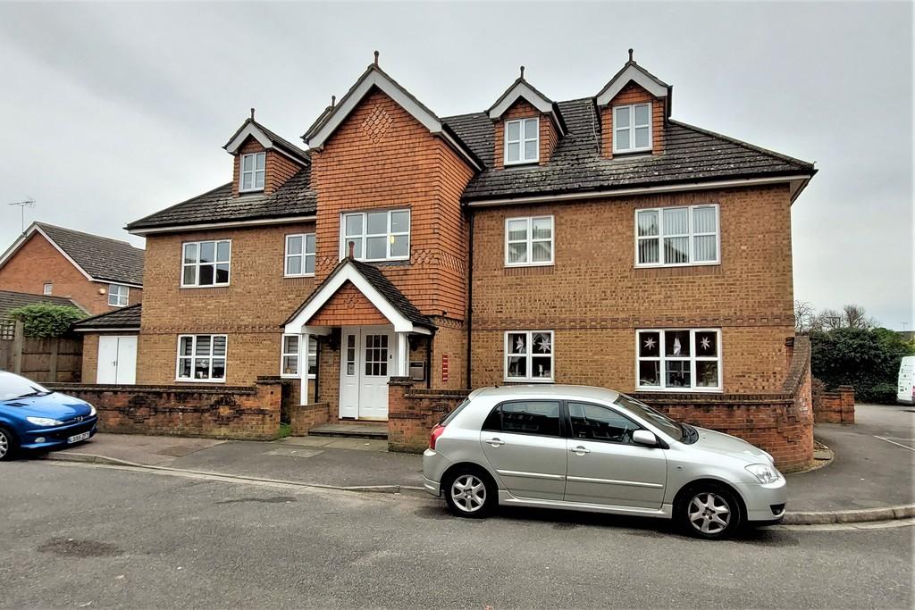 Riverview Gardens, Cobham 2 bed apartment £299,950