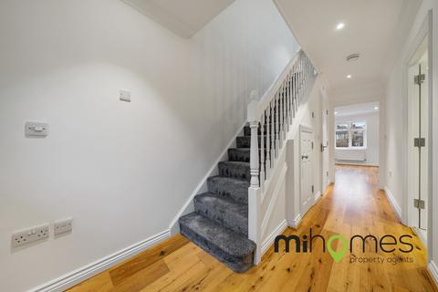 28 The Rye, London, N14 4LX