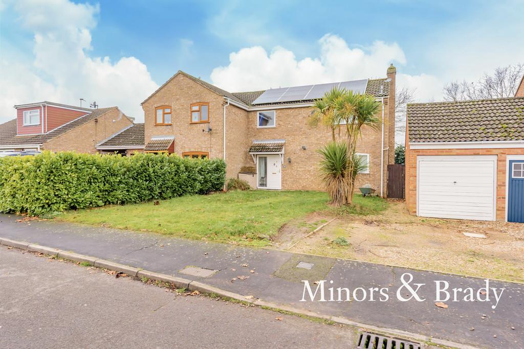 Post Office Close, Lingwood 3 bed semidetached house £260,000
