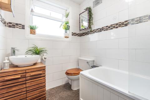 32 Will Crooks Gardens, London, SE9 6HZ