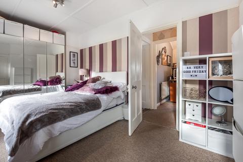 32 Will Crooks Gardens, London, SE9 6HZ