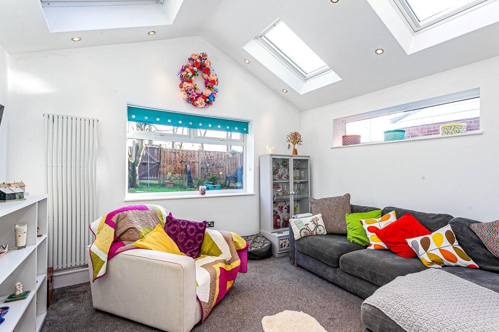 Dunster Drive, Flixton, Manchester, M41 3 bed detached house £365,000