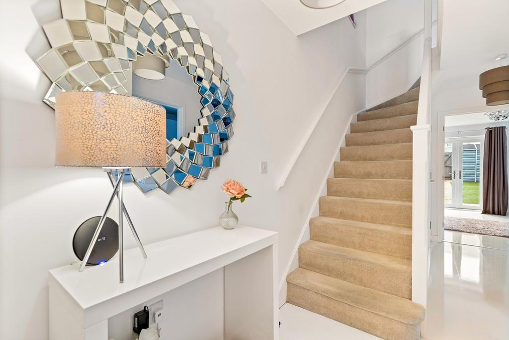 Trinity Drive, Folkestone, CT19 2 bed terraced house £300,000