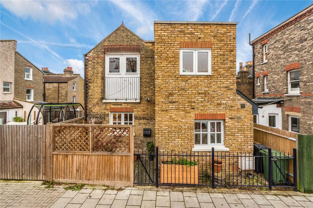 St Julians Farm Road, West Norwood... 2 bed detached house £580,000