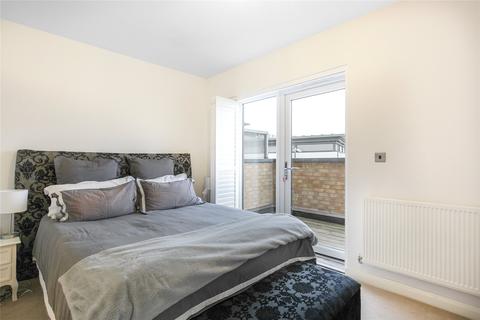4 bedroom terraced house for sale - Thornbury Way, London, E17