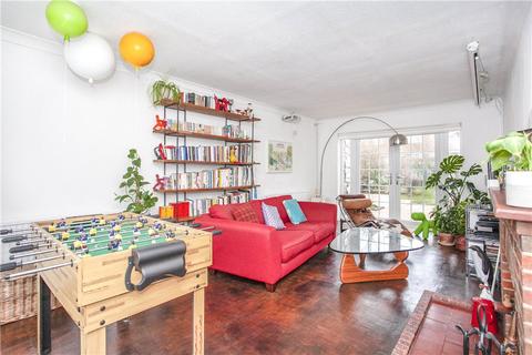 5 Silverdale Drive, Sunbury-on-thames, TW16 6HE