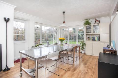 5 Silverdale Drive, Sunbury-on-thames, TW16 6HE