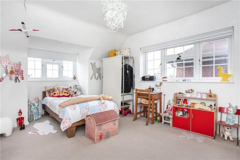 5 Silverdale Drive, Sunbury-on-thames, TW16 6HE