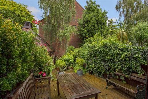 2 bedroom terraced house for sale - Strawberry Vale, Twickenham