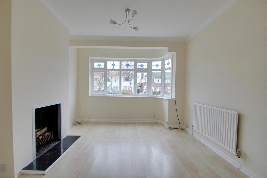 Ardingly Drive, Worthing 3 bed semidetached house £375,000