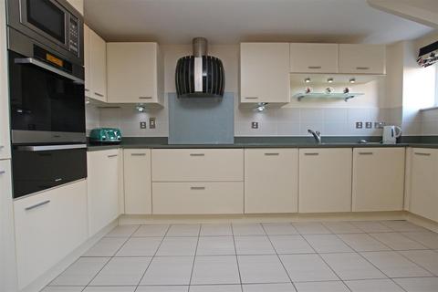 2 bedroom flat for sale - Kentwyns Drive, Horsham