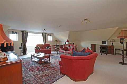 2 bedroom flat for sale - Kentwyns Drive, Horsham