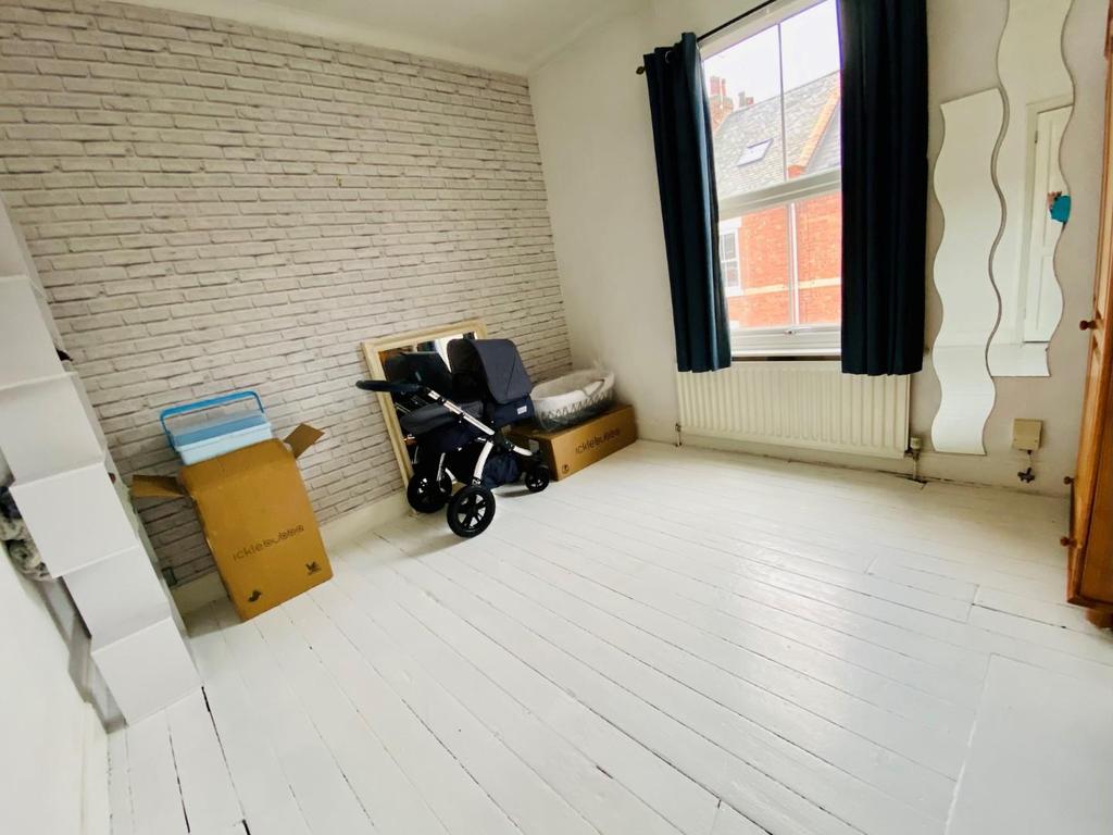 Bed2.jpg