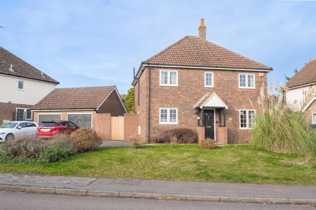Godfrey Way, Dunmow 4 bed detached house £525,000