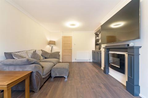 17 Coxdean, Epsom, KT18 5TH