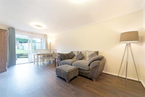 17 Coxdean, Epsom, KT18 5TH