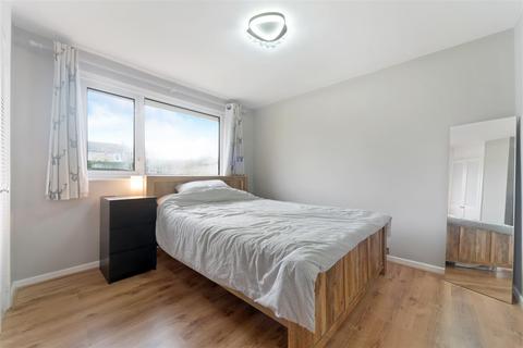 17 Coxdean, Epsom, KT18 5TH