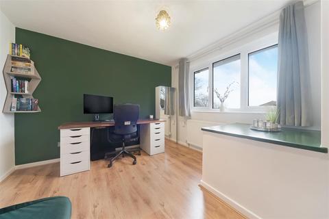 17 Coxdean, Epsom, KT18 5TH