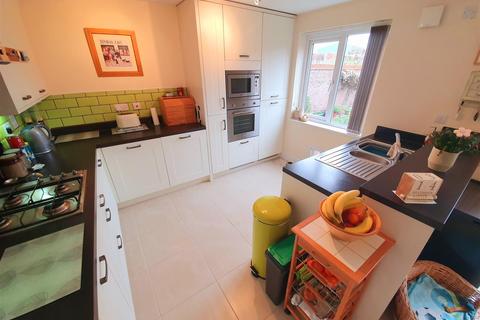 19 Corrib Road, Nuneaton, CV10 0QF