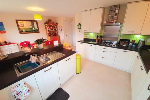 19 Corrib Road, Nuneaton, CV10 0QF