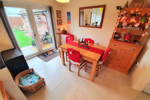 19 Corrib Road, Nuneaton, CV10 0QF