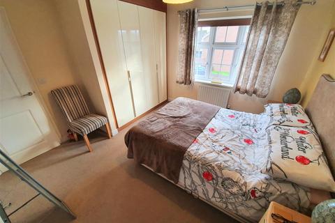 19 Corrib Road, Nuneaton, CV10 0QF