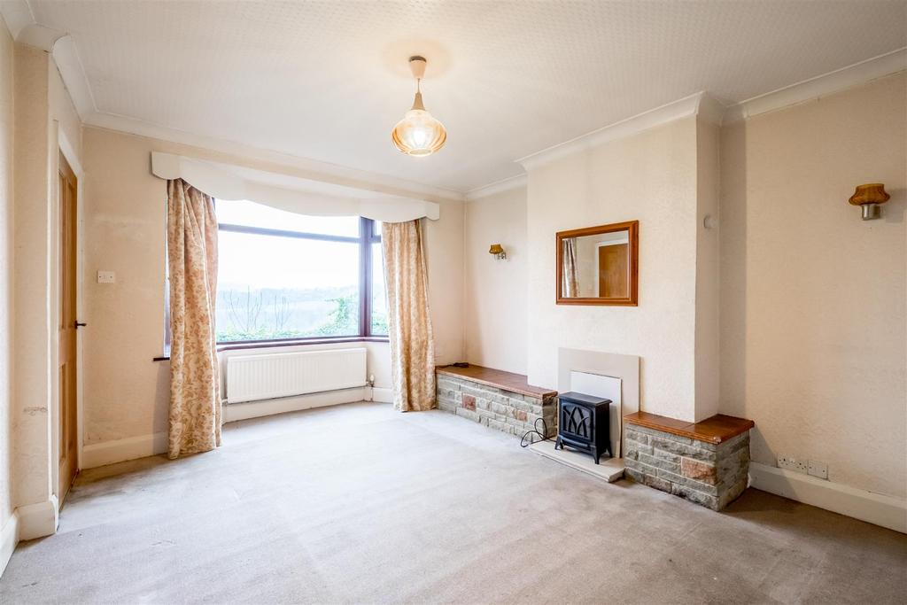 Burnley Road, Sowerby Bridge 2 bed terraced house £125,000
