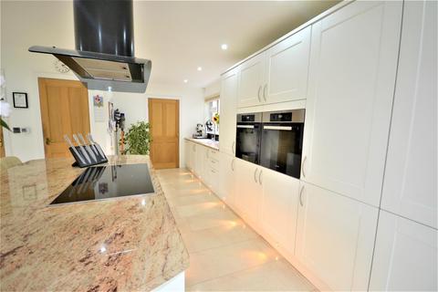 3 bedroom detached house for sale - Whitby Road, Southminster