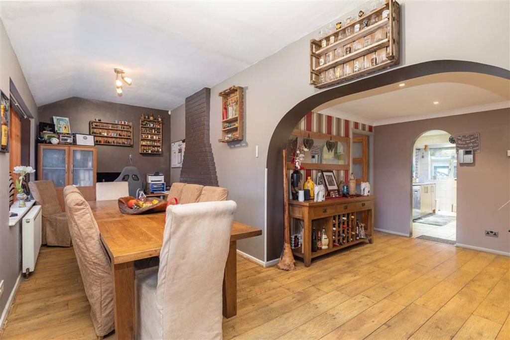 Coppice Mead, Stotfold, Hertfordshire 4 bed detached house £540,000