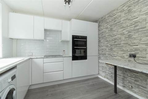 1, Caxton Court Broadwater Road, Worthing, BN14 8AA