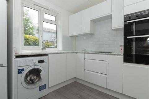 1, Caxton Court Broadwater Road, Worthing, BN14 8AA