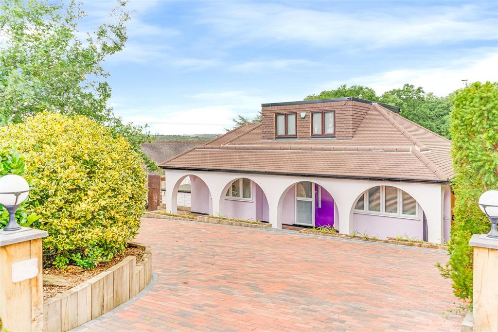 Cuffley Hill, Goffs Oak, Waltham Cross 4 bed detached house £1,370,000