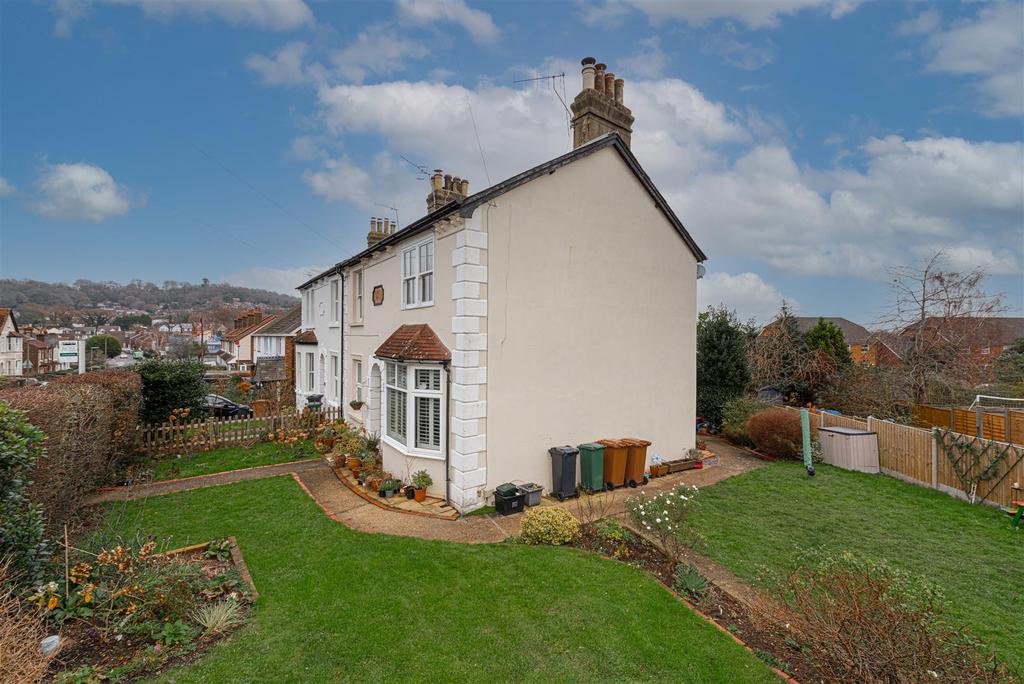 St. Johns Road, Redhill 2 bed £325,000