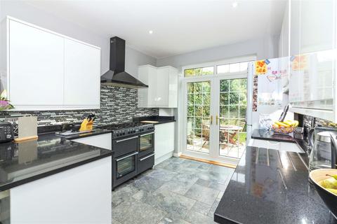 42 Boundary Road, Worthing, BN11 4LN