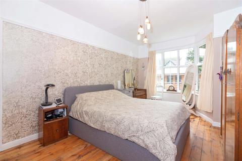 42 Boundary Road, Worthing, BN11 4LN