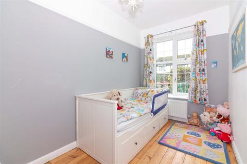 42 Boundary Road, Worthing, BN11 4LN