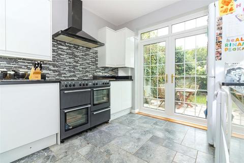 42 Boundary Road, Worthing, BN11 4LN
