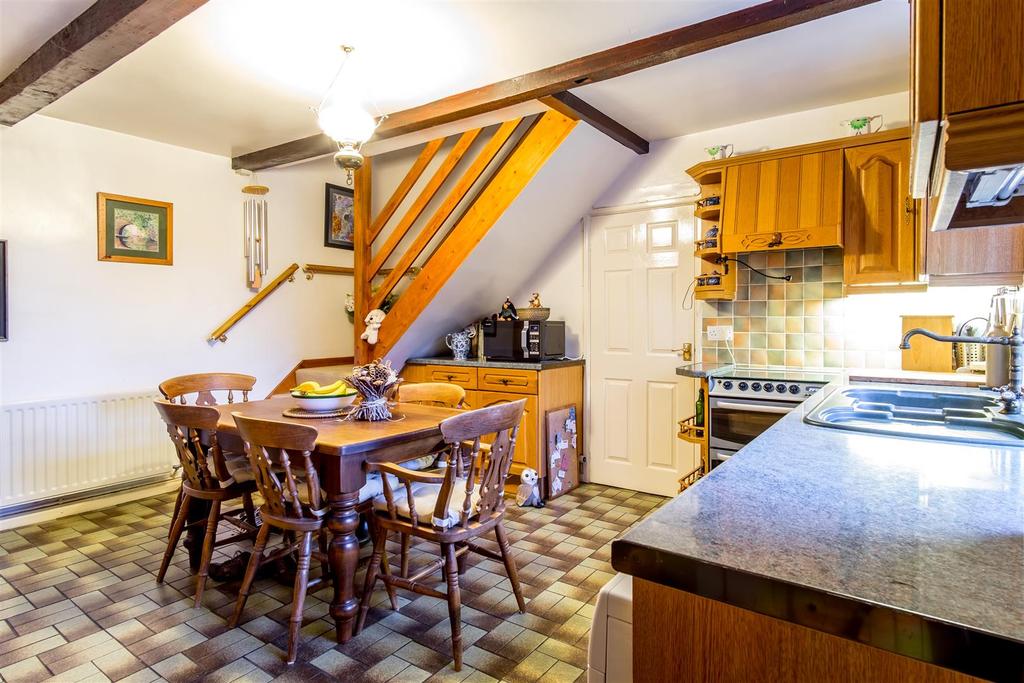 Kitchen 2.jpg