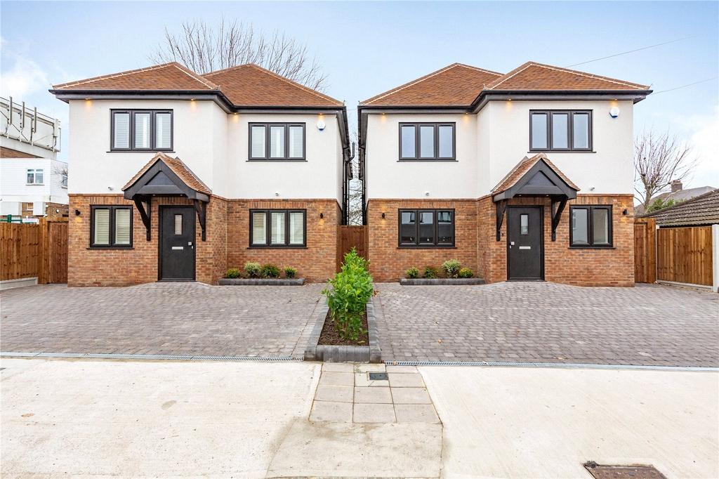 Marlborough Gardens, Upminster, RM14 4 bed detached house £850,000