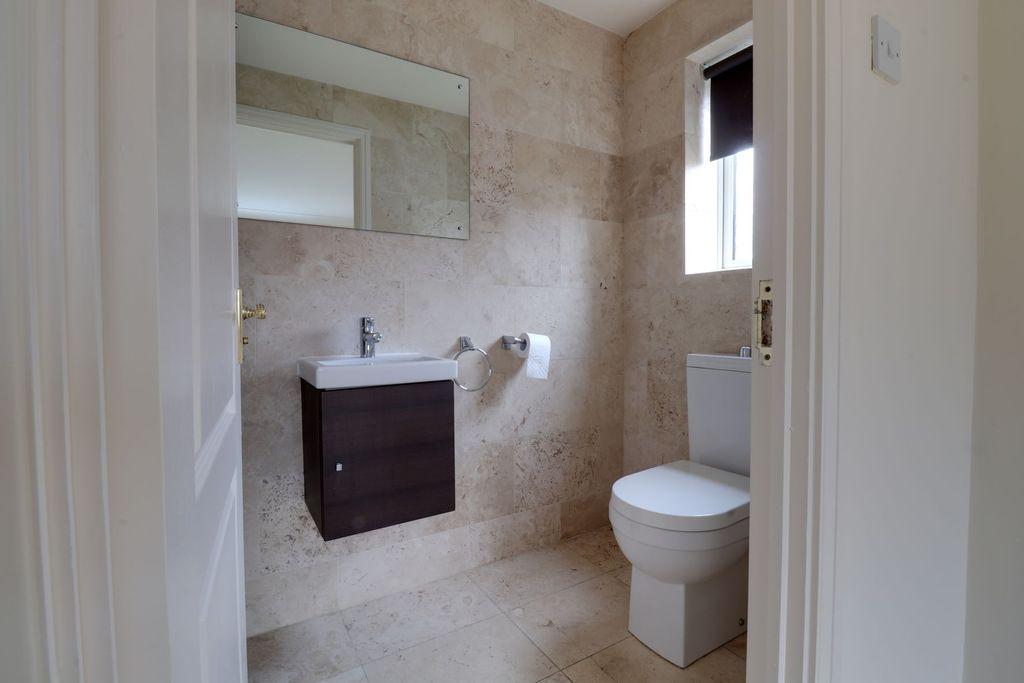 Ensuite to Bed 2