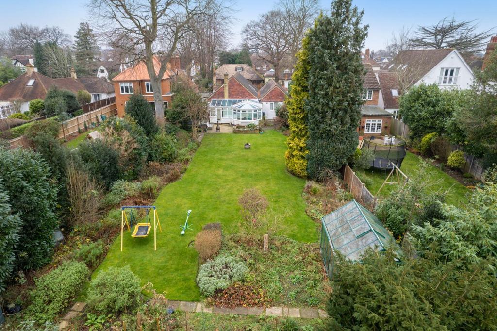 Bowes Road, WaltonOnThames, KT12 4 bed detached bungalow £1,200,000
