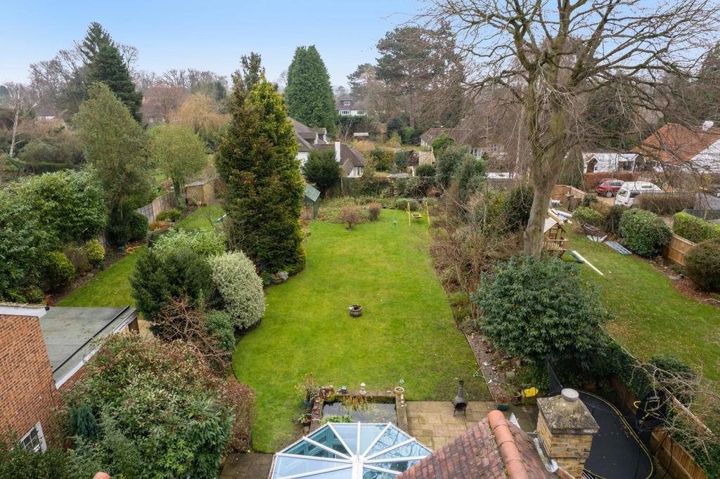 Bowes Road, WaltonOnThames, KT12 4 bed detached bungalow £1,200,000