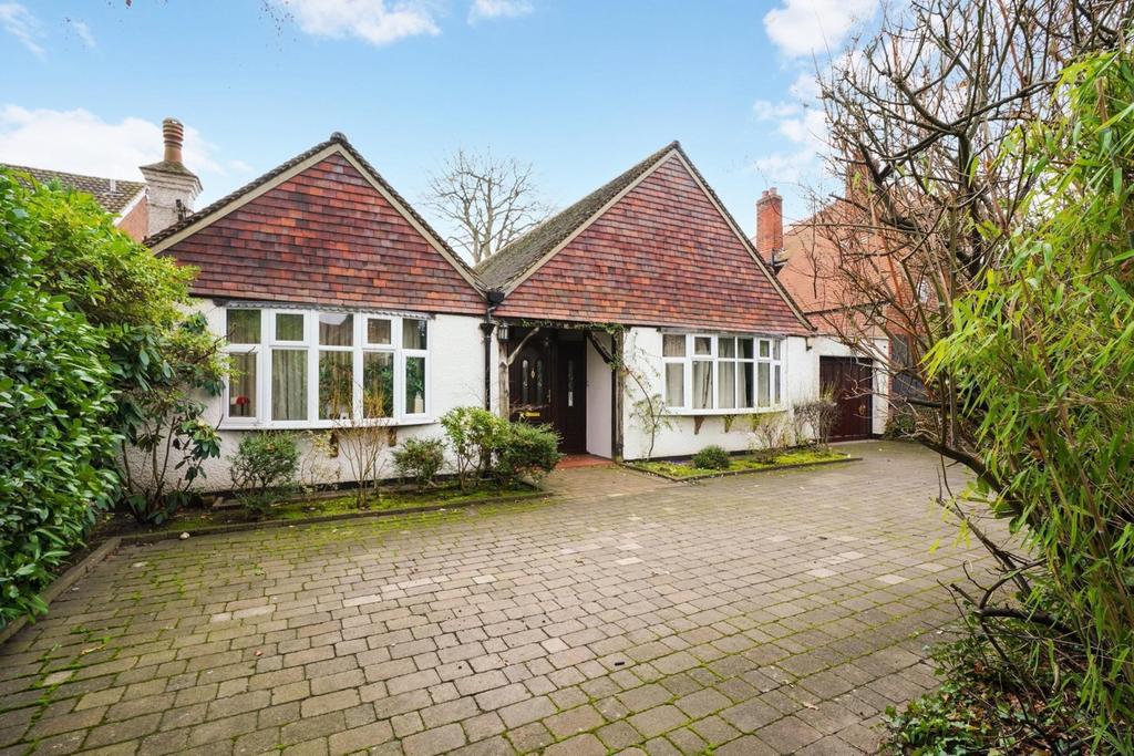 Bowes Road, WaltonOnThames, KT12 4 bed detached bungalow £1,200,000