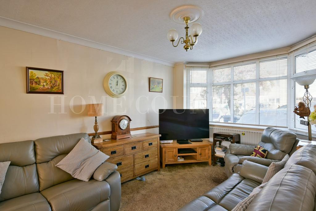 Laurel Avenue, Potters Bar, EN6 3 bed semidetached house £539,950