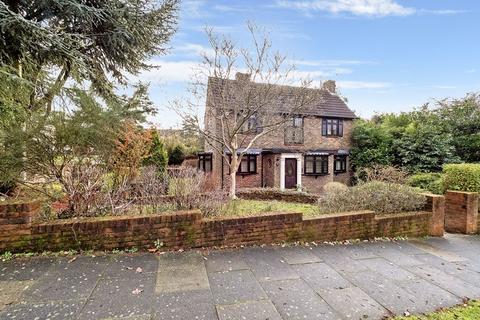 16 Priory Road, Romford, RM3 9AT