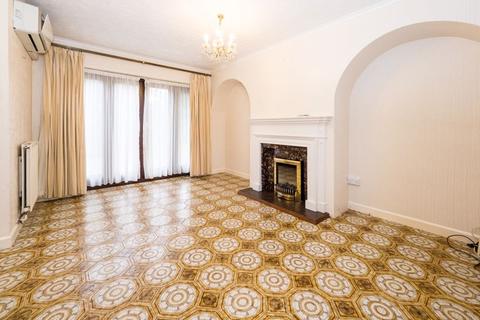 16 Priory Road, Romford, RM3 9AT
