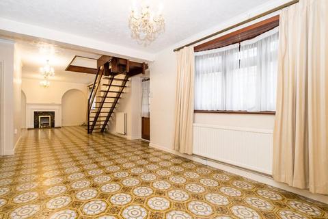 16 Priory Road, Romford, RM3 9AT