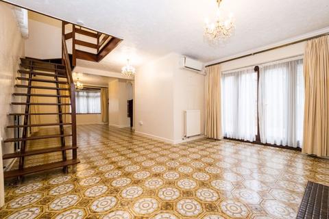 16 Priory Road, Romford, RM3 9AT