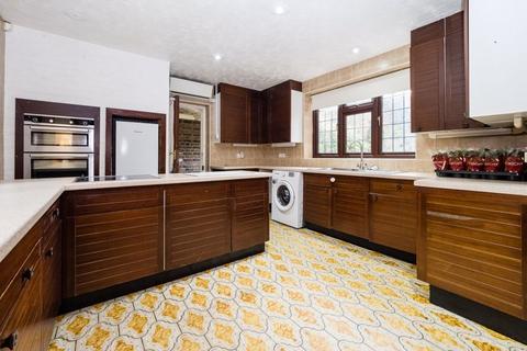 16 Priory Road, Romford, RM3 9AT